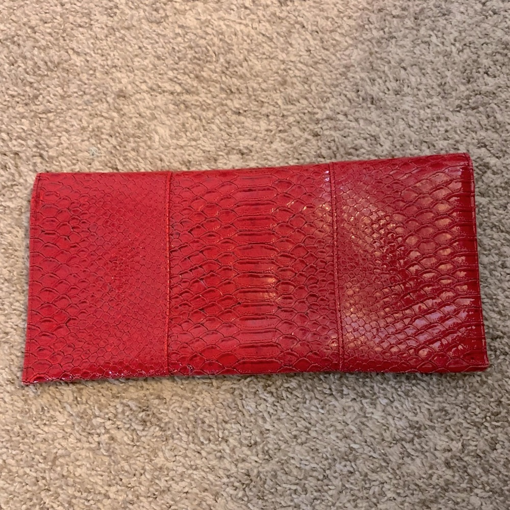 Red clutch - Picture 3 of 3